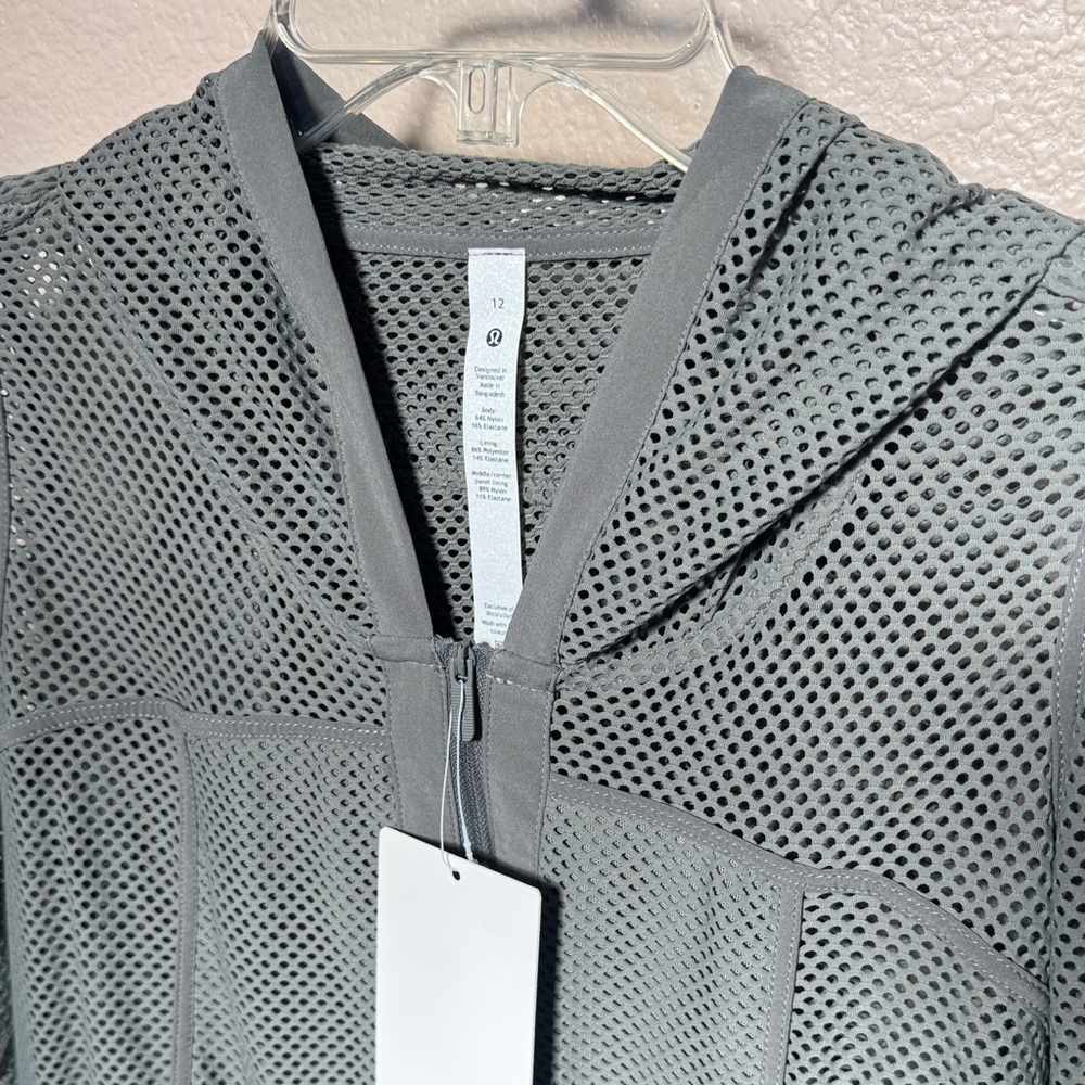 Lululemon Athletica Relaxed Fit Mesh Jacket - Picture 4 of 4